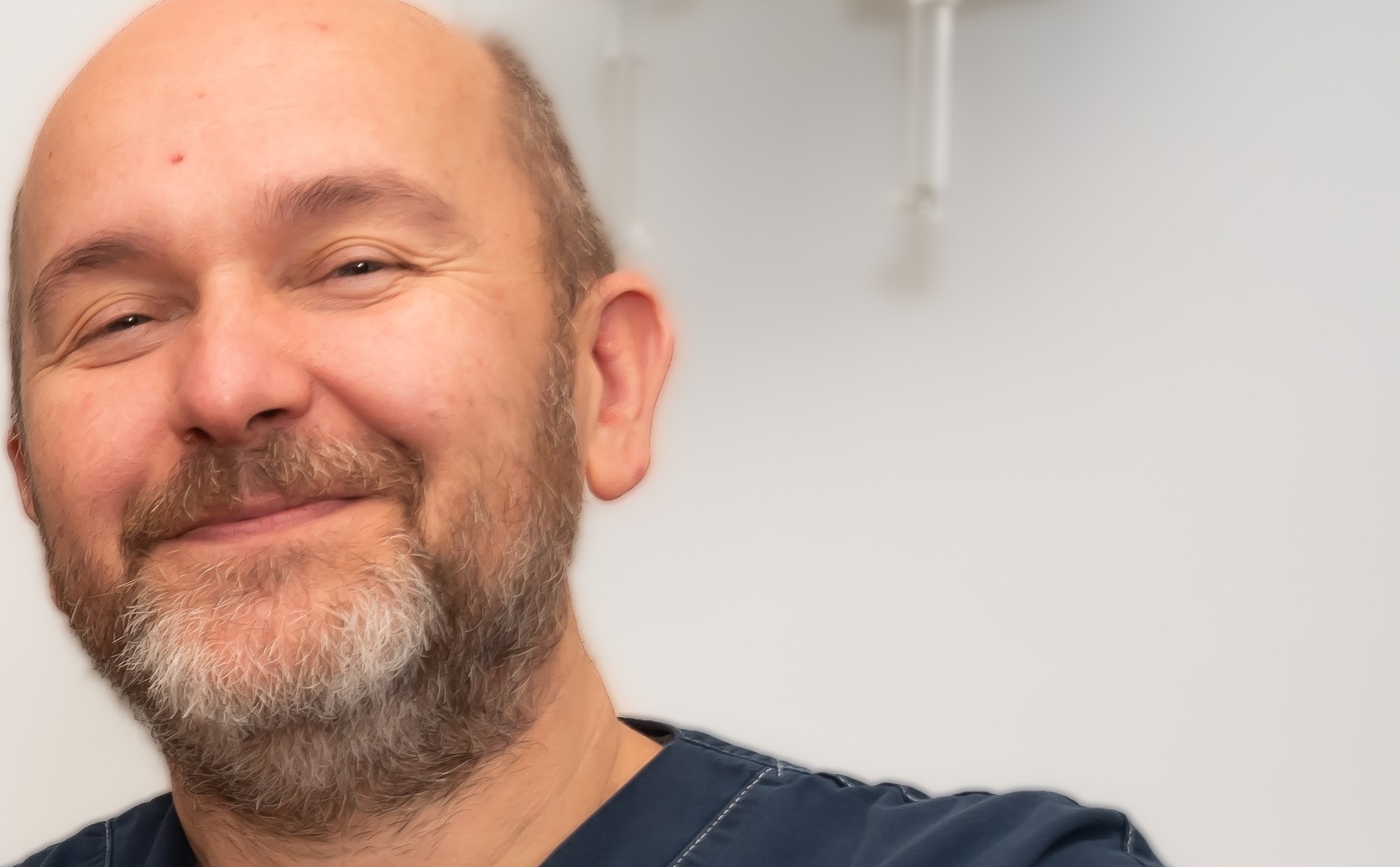 Chirurgo odontoiatra, direttore sanitario, dentosofo, ortodonzia invisibile, terapia laser